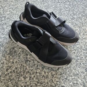 Sorel women’s Kinetic RNEGD strap sneakers size 7.5 good condition